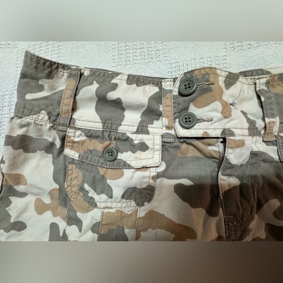 Vintage Old Navy Camo Micro Mini
Pleated Skirt - Picture 5 of 8